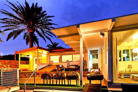 Villa | Exterior
