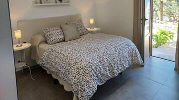 1 bedroom, individually furnished