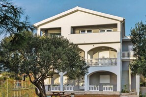 Apartment | Exterior - Apartment in Sveti Petar With Balcony and Seaview, at the Beach (Sveti Filip i Jakov)