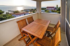 Apartment | Dining - Apartment in Sveti Petar With Balcony and Seaview, at the Beach (Sveti Filip i Jakov)