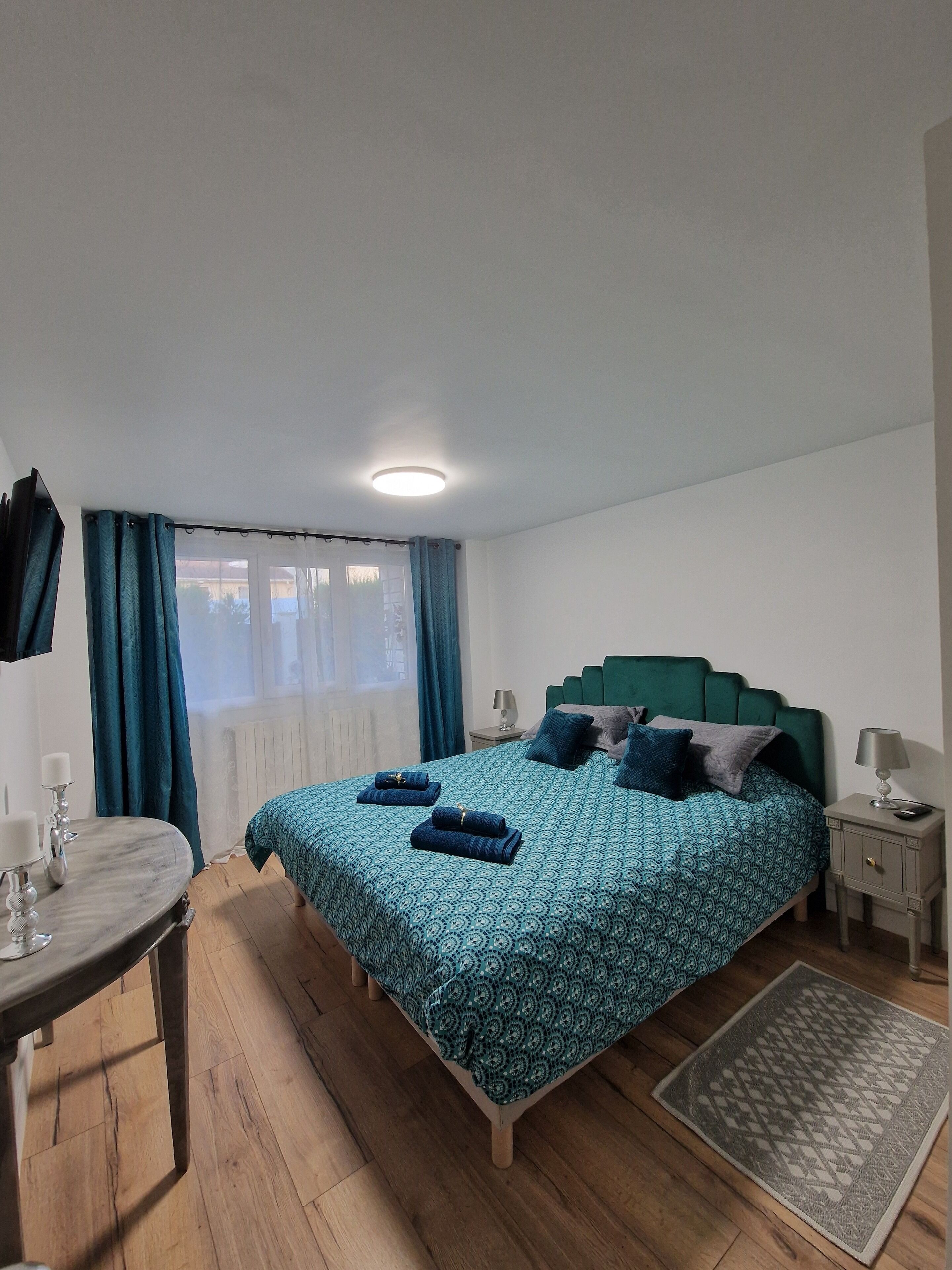 10 chambres, fer et planche à repasser, Wi-Fi, draps fournis