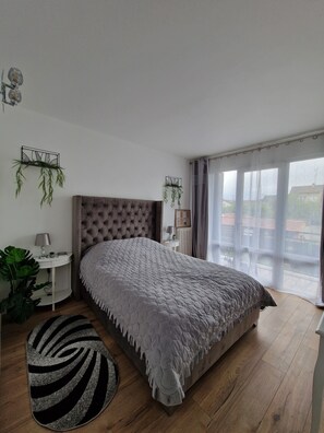 8 chambres, fer et planche à repasser, Wi-Fi, draps fournis
