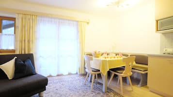 Apartment | Dining