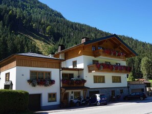Apartment | Exterior - Apartment in Flachau With Mountain Views (Flachau)