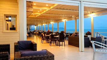 Bungalow | Tempat makan