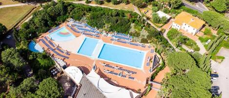 Bungalow | Zwembad | Een buitenzwembad