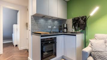 Apartment | Private kitchen | Electric kettle, toaster