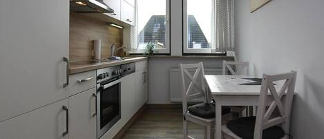 Apartamento | Cozinha privada | Chaleira elétrica, torradeira