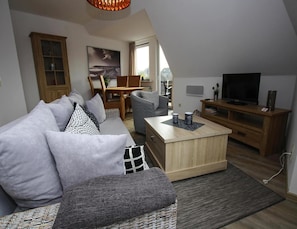 Apartment | Living room - Ferienwohnung, Tating (Tating)