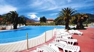 Apartment | Pool | Outdoor pool