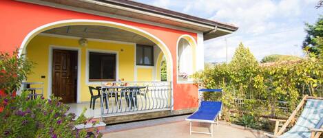 Apartment | Outdoor dining