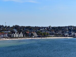 A coastal town with a beach, buildings, and a windmill. - Apartment Near the Laboe Waterfront (Laboe)