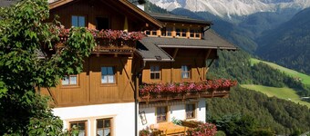 ฟาร์มเฮาส์ ใน หุบเขาฟูเนส พร้อมวิวโดโลไมต์