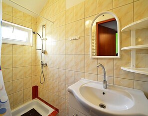 House | Bathroom - Holiday Home in Rosnowo by Lake Rosnowskie (gmina Manowo)