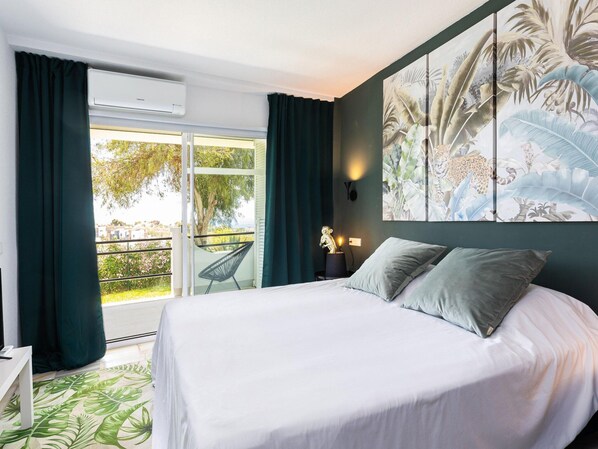 2 bedrooms, individually furnished - Faro's Modern Townhouse - Sea View in Marbella (Marbella)