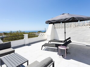 View from property - Faro's Modern Townhouse - Sea View in Marbella (Marbella)