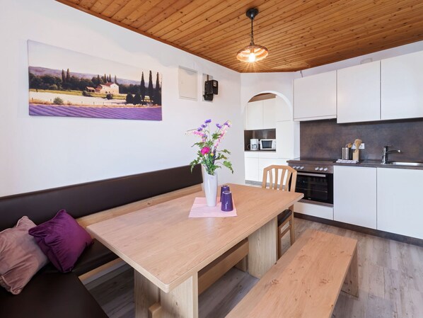 Apartment | Dining