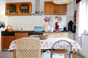 Lägenhet | Eget kök | Vattenkokare, brödrost och barnstol