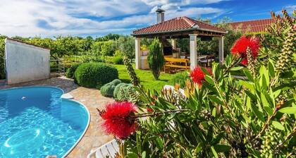 Apartment in Nin Near Beach & Pool