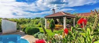 Apartment in Nin Near Beach & Pool