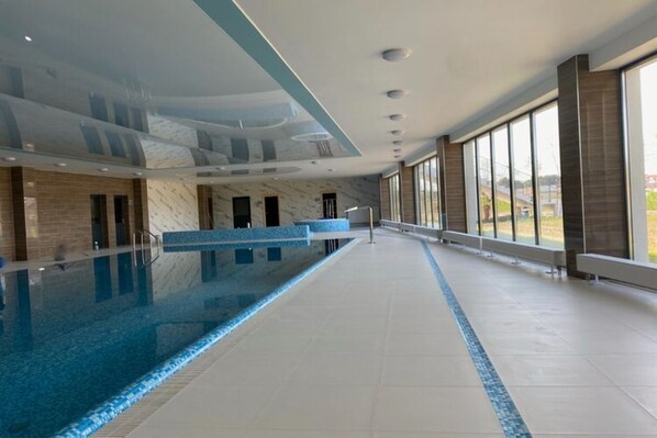 Piscina interna, piscina externa