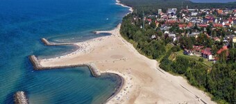 เฮาส์ฤดูร้อนใน Jaroslawiec ใกล้ชายหาดและสระว่ายน้ำ