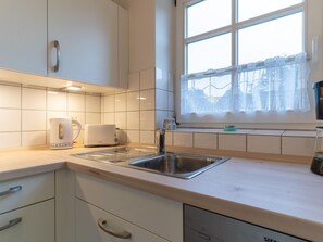 Private kitchen - Apartment mit Kamin in Einer Eigentumswohnung (St. Peter-Ording)