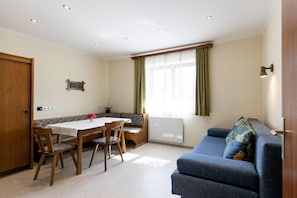 Living area - Chalet in Kreischberg Near Hiking Trails (Sankt Georgen am Kreischberg)