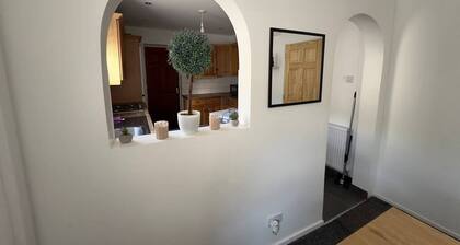 Charming Haven House Right Next To Moss Bank Park