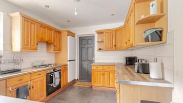 Maison | Cuisine privée | Réfrigérateur, micro-ondes, four, plaque de cuisson