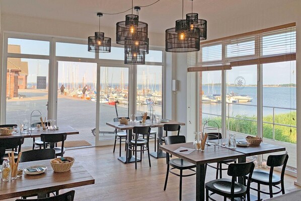 Apartment | Dining - Appartements im Ferienresort Bades Huk (Hohenkirchen)