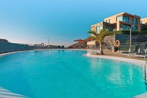 Maison | Piscine | Piscine couverte, piscine extérieure