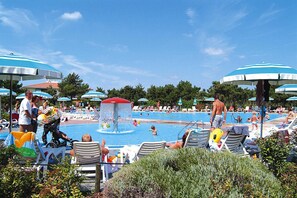 Apartment | Pool | Outdoor pool - Residence Villaggio Lido del Sole 1, Bibione (San Michele al Tagliamento)