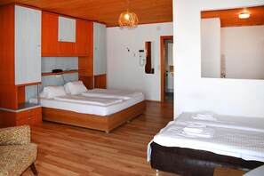 Room - Flat in Podersdorf am See With Garden (Podersdorf am See)