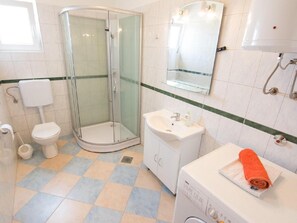 Apartment | Bathroom