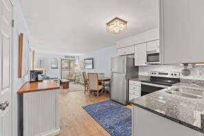 冷蔵庫、電子レンジ、オーブン、食器洗い�機