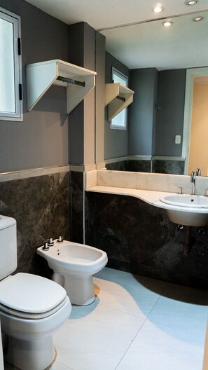 Douche, serviettes fournies