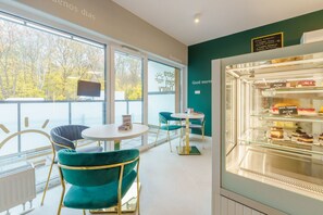 Apartment | Dining