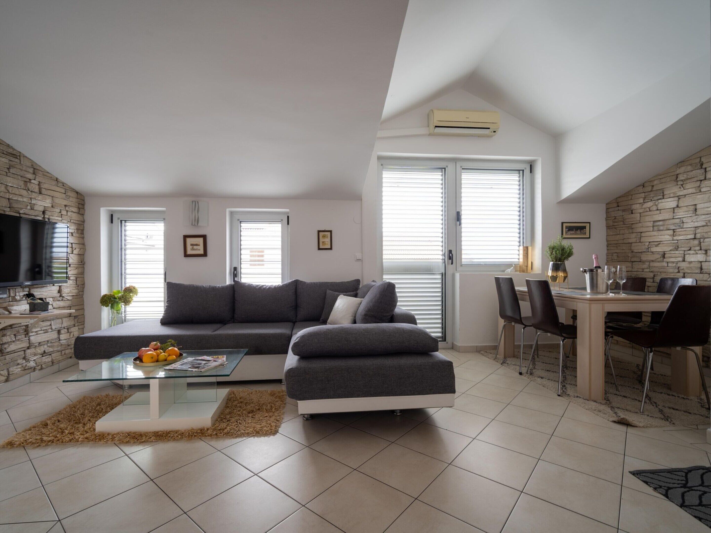 Apartment | Dining