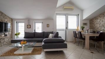 Apartment | Dining