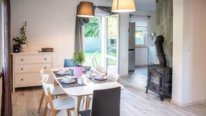 House | Dapur peribadi | Cerek elektrik, kerusi tinggi