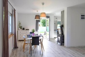 Dining - Comfortable Holiday Home With a Private Garden (Ustka)