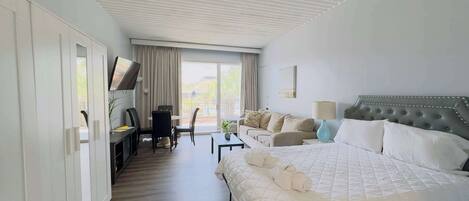 Strykejern/-brett, reiseseng for barn, wi-fi og sengetøy