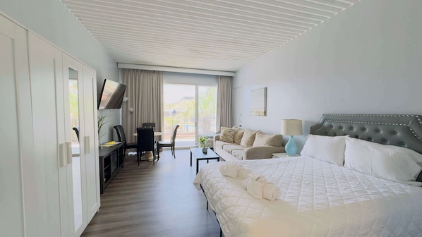 Iron/ironing board, travel cot, WiFi, bed sheets - SJ1 Lovely studio with pool (Myrtle Beach)