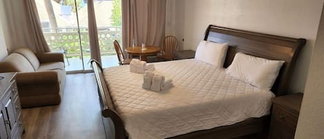 Strykejern/-brett, reiseseng for barn, wi-fi og sengetøy