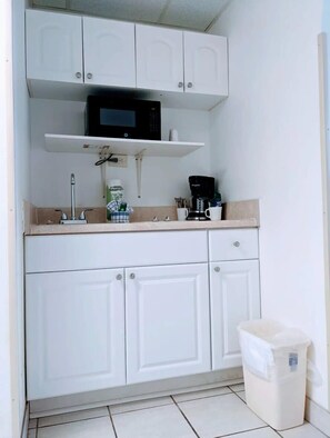 Microwave, coffee/tea maker - SJ3 Cozy efficiency+pool. Across from the beach (Myrtle Beach)