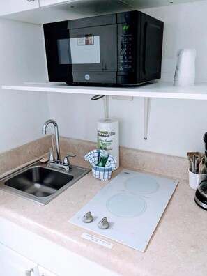 Microwave, coffee/tea maker - SJ3 Cozy efficiency+pool. Across from the beach (Myrtle Beach)