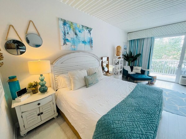 Tabla de planchar con plancha, cuna de viaje, wifi y ropa de cama 