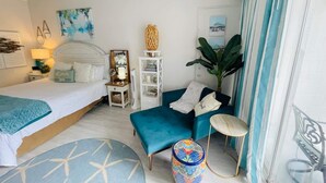A bedroom with a bed, bedside table, lamp, and a large potted plant. - SJ20 Cozy studio close to the beach (Myrtle Beach)
