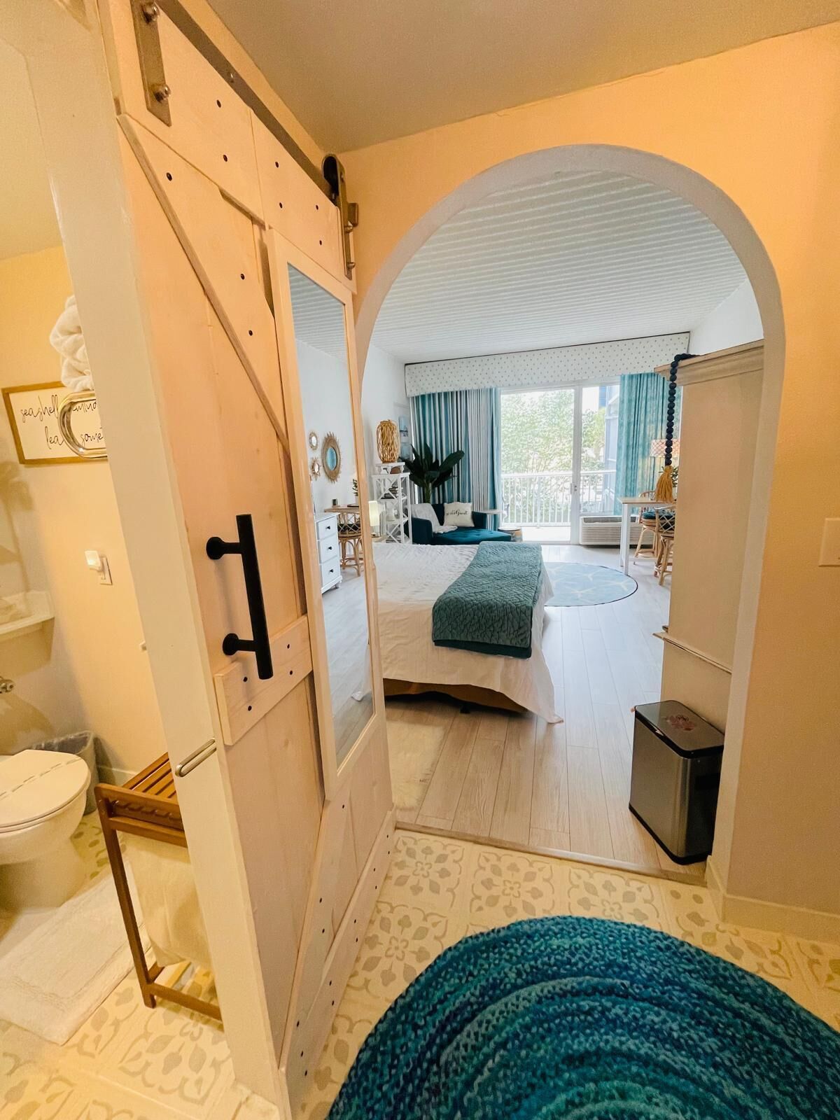 Iron/ironing board, travel crib, WiFi, bed sheets